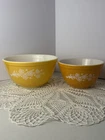 PYREX Butterfly Gold Set of 2 Mixing Bowls. 401, 402