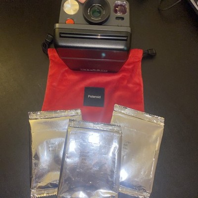 Polaroid Now i Type Instant Camera Black, built in flash tested working!