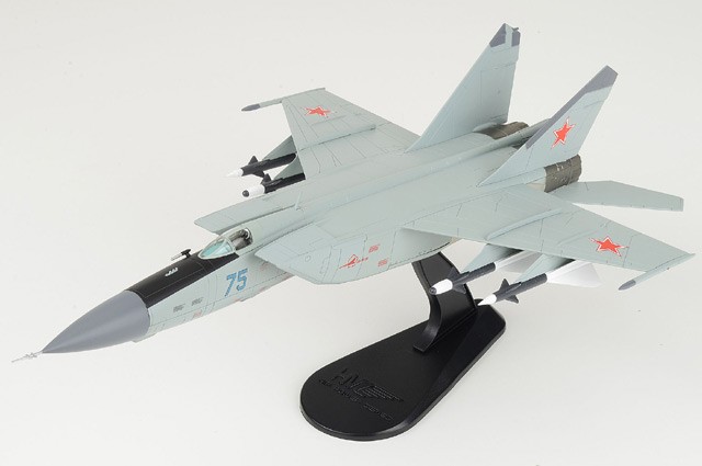 HA5607 Hobby Master MiG-25PD Foxbat-E 1/72 Model Blue 75 Soviet