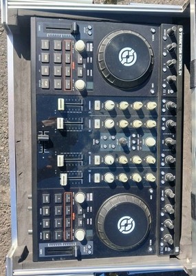 Native Instruments TRAKTOR KONTROL S4 MK2 DJ Controller  4 Deck Flight Case