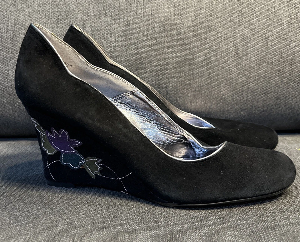 Sam & Libby Black Suede Wedge Heels Floral Wedge Design Size 8M - Image 3 of 4