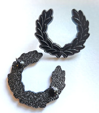 LORBEERKRANZ SCHWARZ PIN (MBA 255)