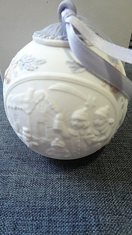 LLADRO 1991 Annual Christmas Ball-Tree Ornament  #5829 - EUC