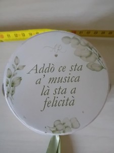 piccolo tamburello a sonagli ADDò CE STA A' MUSICA Là STA A FELICITà IDEA REGALO
