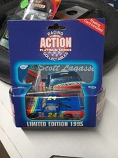 Action 1995 Scott Lagasse  Dupont Racing Truck 1/64 Scale With Trading Card