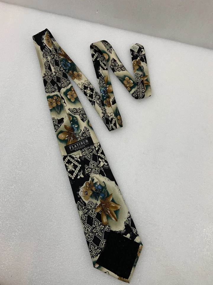 Corbata de seda Platinum Studio para hombre con patrón floral usada Foto 4 de 4