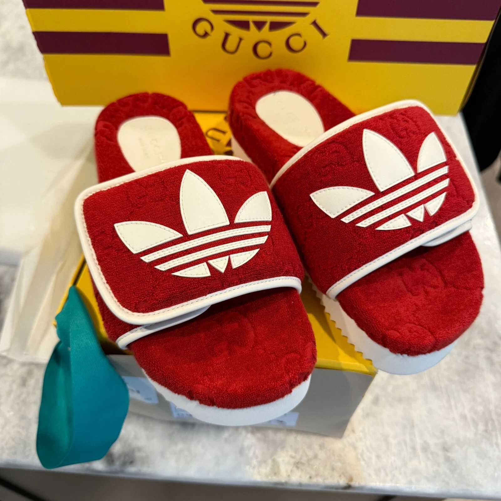 Adidas x Gucci 702398 Chaussures Sandales à Slides Femme, Rouge, Euro Taille 37 (US 7)