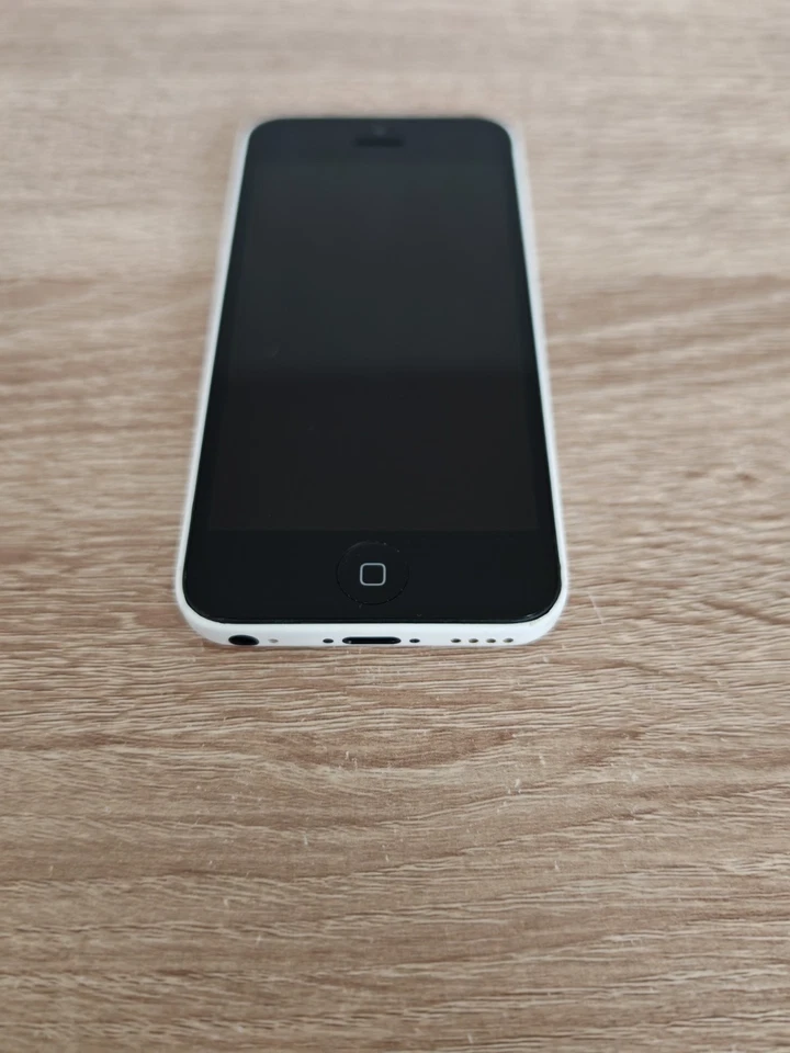 Apple iPhone 5c A1529 16GB - White (O2) - Image 2 of 4