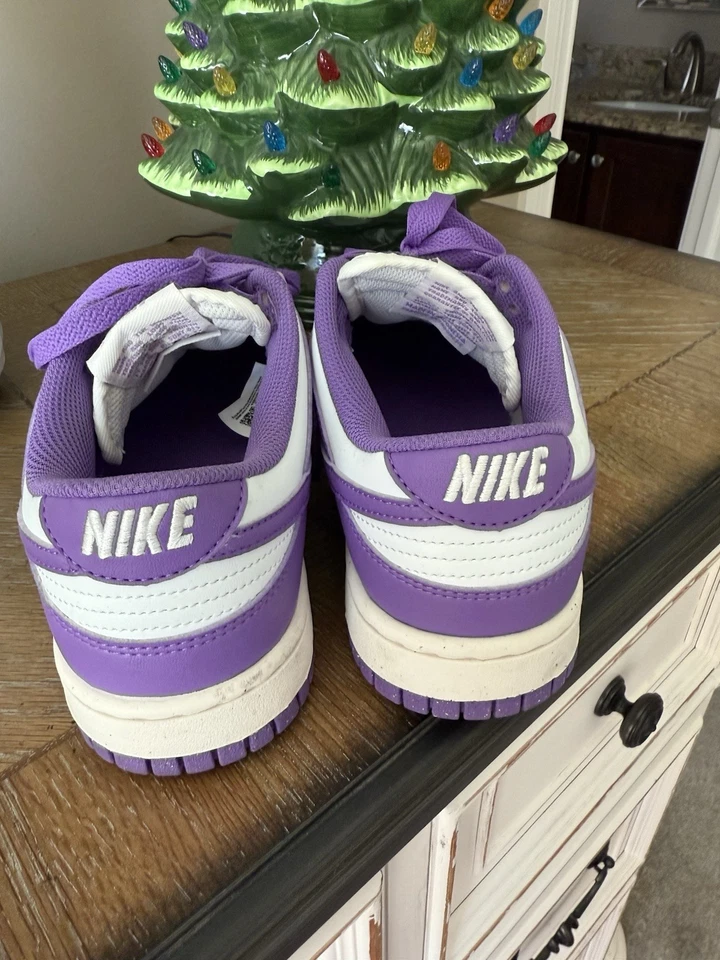 Nike Dunk Low para mujer 8 púrpura y blanco Foto 2 de 4