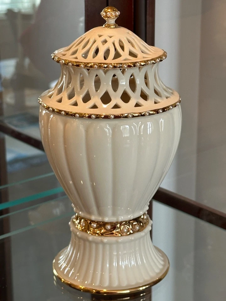 Frasco de vela Lenox Illuminations florentino e pérola acabamento dourado 24k vasilha de marfim - Imagem 2 de 4