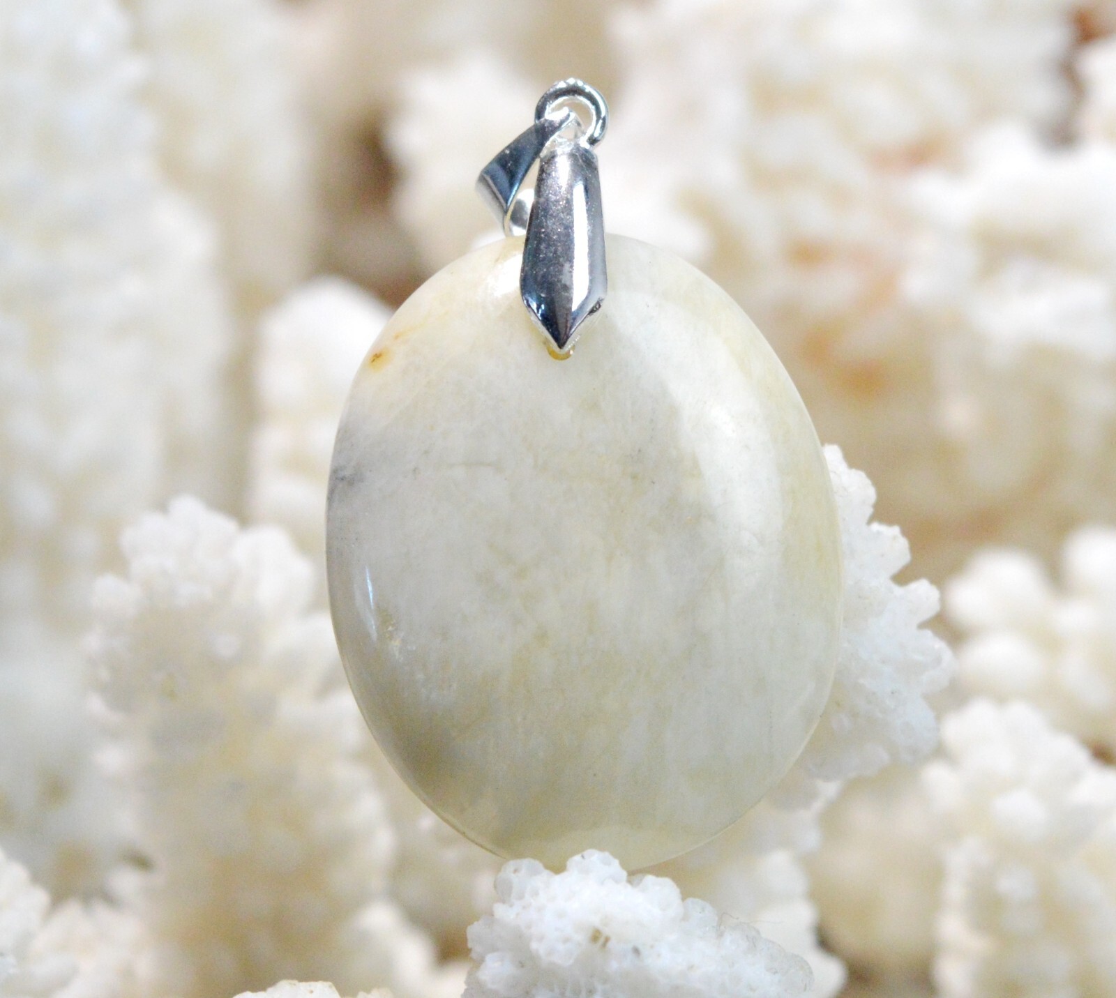 Pierre de lune jaune 37 carats pendentif cabochon minéral naturel Madagascar pour bijoux