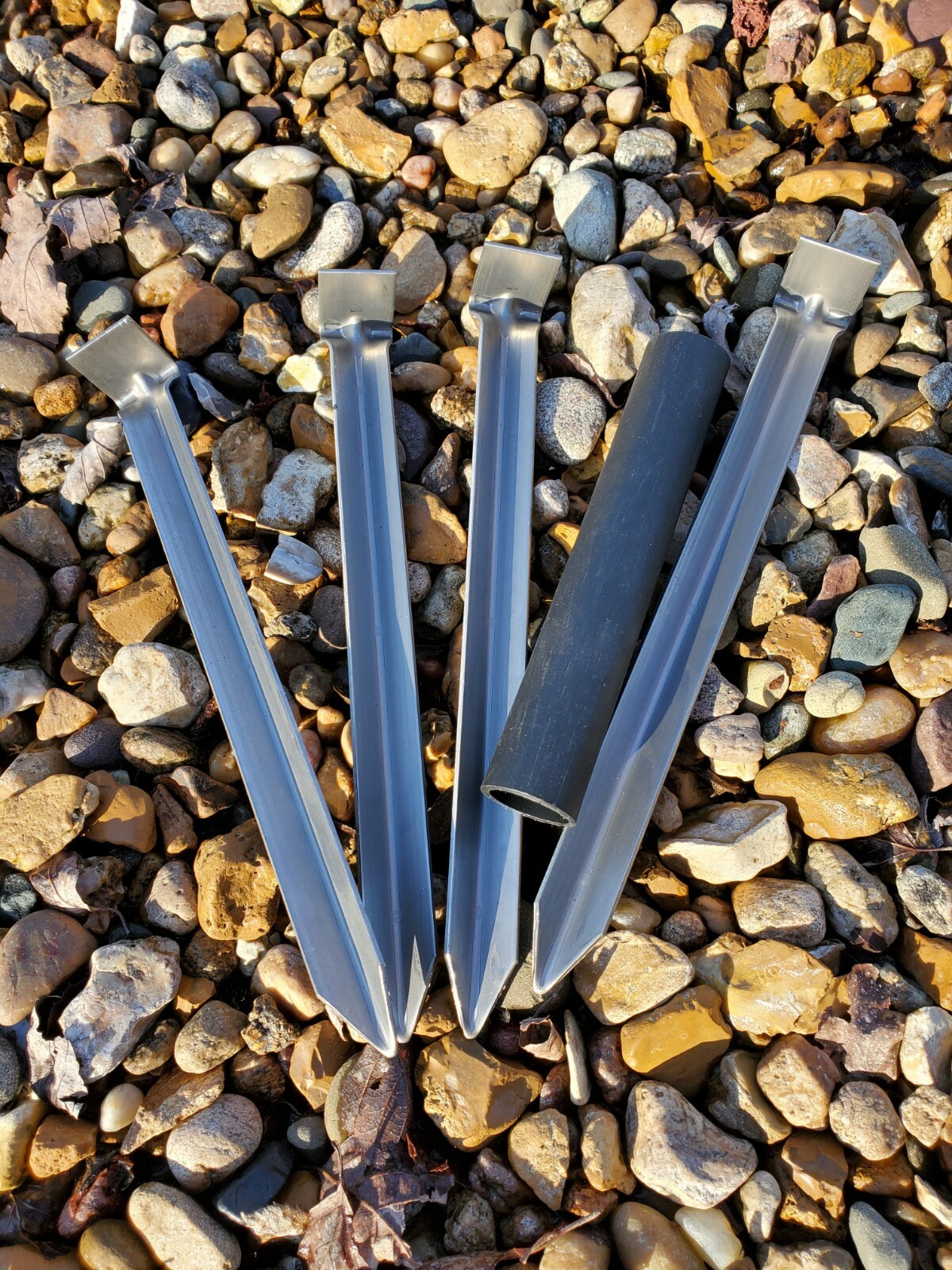 DEWITT LANDSCAPE EDGING STAKE KIT!! METAL STAKES AND CONNECTOR!!!!!! 10