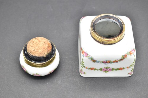 ANTIQUE ~ PORCELAIN DESKTOP INKWELL ~ WITH HAND PAINTED DECORATION - Picture 6 of 9
