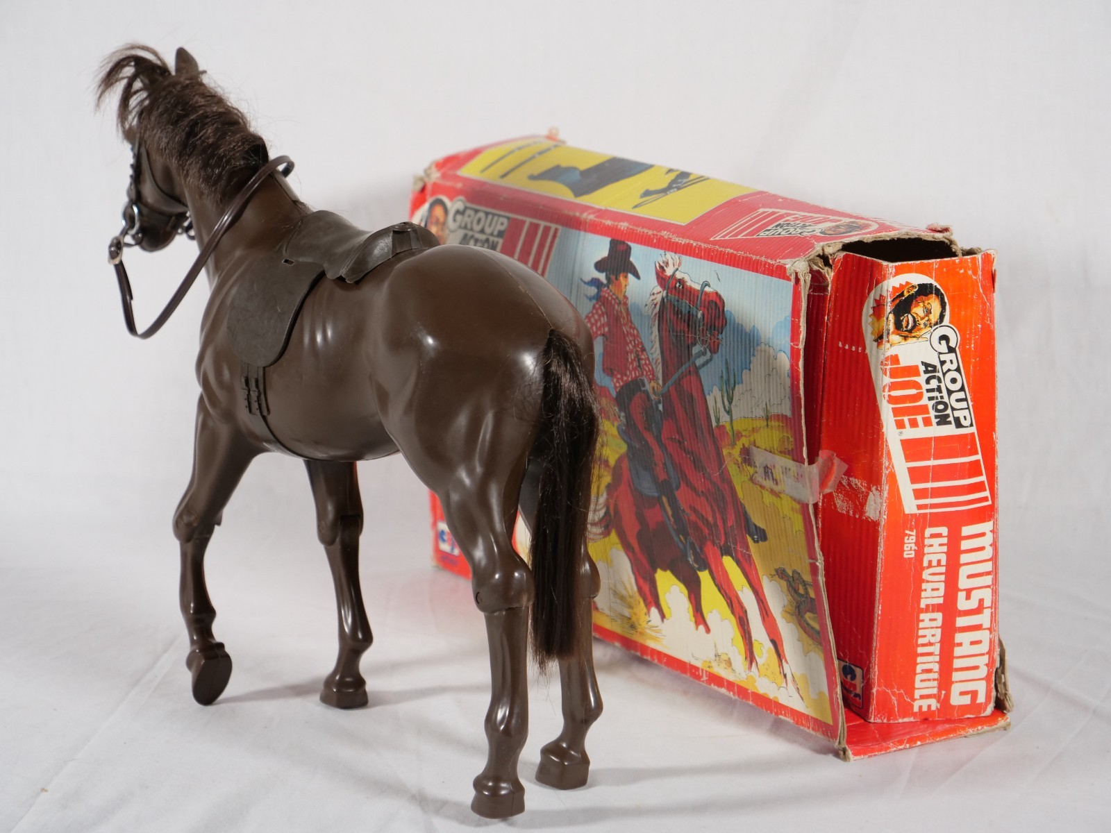 CEJI Arbois Group Action Joe Mustang Articulated Horse 32 cm in Box No. 7960