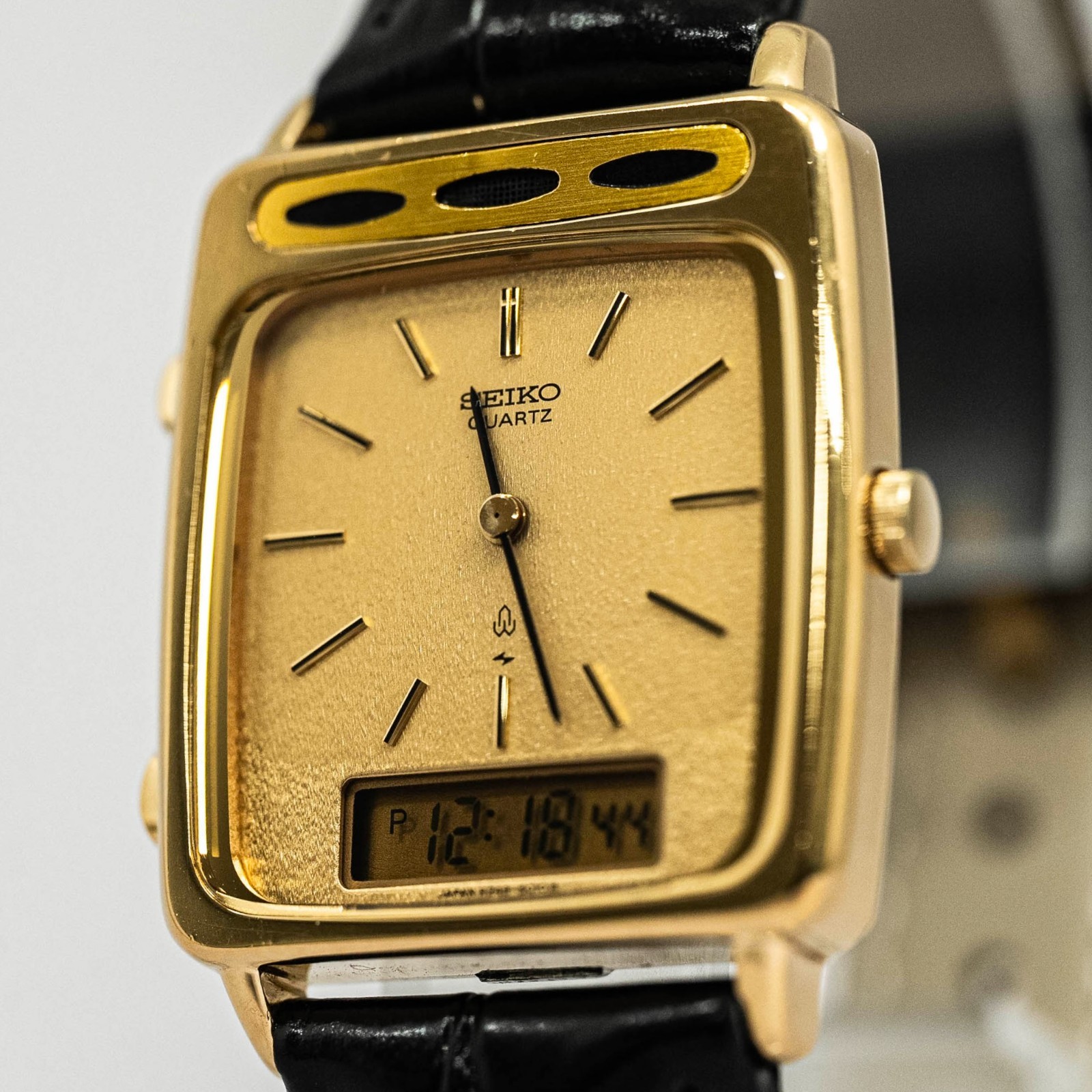 Vintage SEIKO **NEAR Ana-Digi Chronograph 1980 Mens Quartz 28mm H249-5010 MINT** - vintagewatches.pk