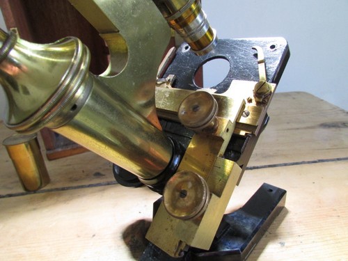 R &J BECK BRASS MICROSCOPE c/w CARL ZEISS .J H DALLMEYER fitted CASE with key - Picture 9 of 21