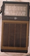 Vintage General Electric AM/FM TV Portable Radio No 7-2927A WORKS Broke Antenna