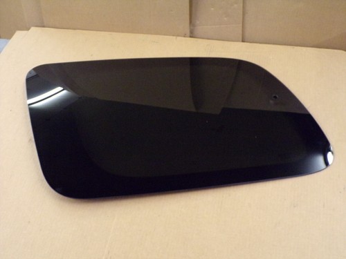 2005 saturn relay rear quarter window glass ( driver ) 2005-2007 - Picture 3 of 4