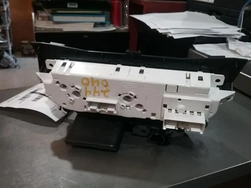 Unidade de controle de temperatura A/C calor Ford Transit Connect 2014 - 2018 fabricante de equipamento original - Imagem 2 de 2