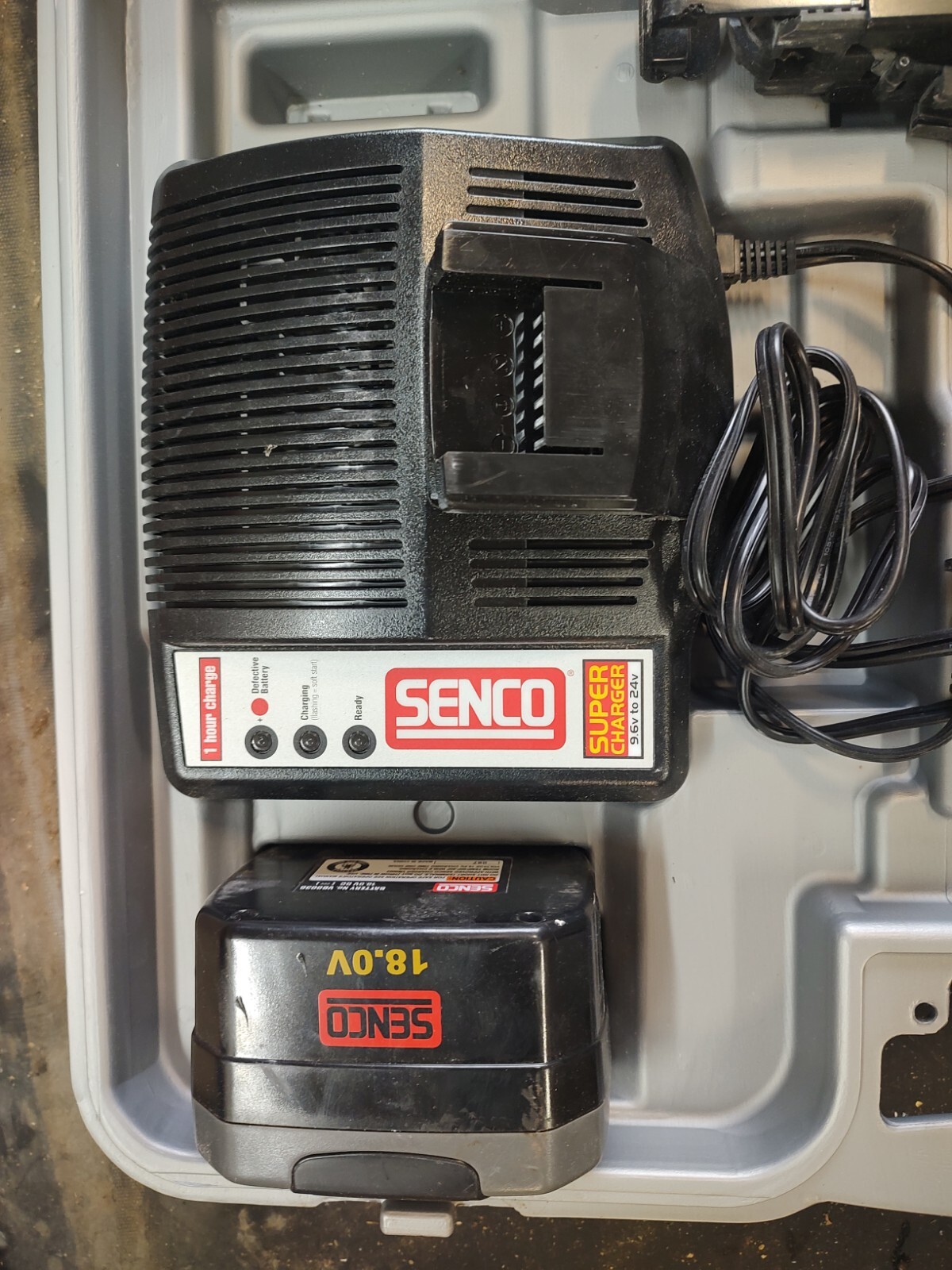 SENCO DS27518V DURASPIN CORDLESS SCREWGUN W/ 2 BATTERIES & CASE eBay