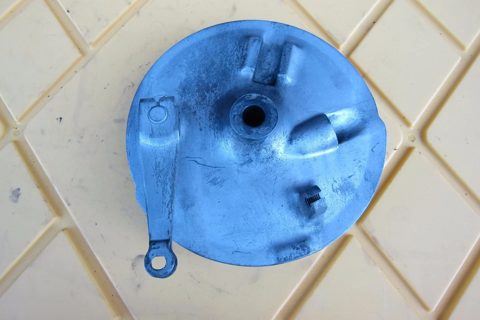 1980-1982 YAMAHA SR250 ПЕРЕДНЯЯ ТОРМОЗНАЯ ПЛАСТИНА ДЕРЖАТЕЛЬ - Изображение 2 из 4