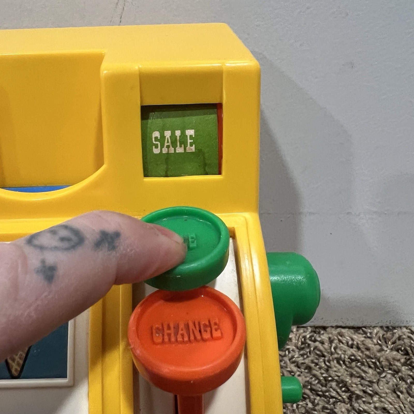 как выглядит Vintage 1974 Fisher Price Cash Register NO COINS фото