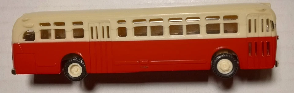 American Precision Models (APM) #39000-2 1950 GMC TD 4510 4511 Transit Bus/Coach - Image 3 of 4