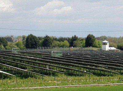 Foto 6x4 Turm und Strommasten Long Dean Der neue Solarpark ist besetzt c2017