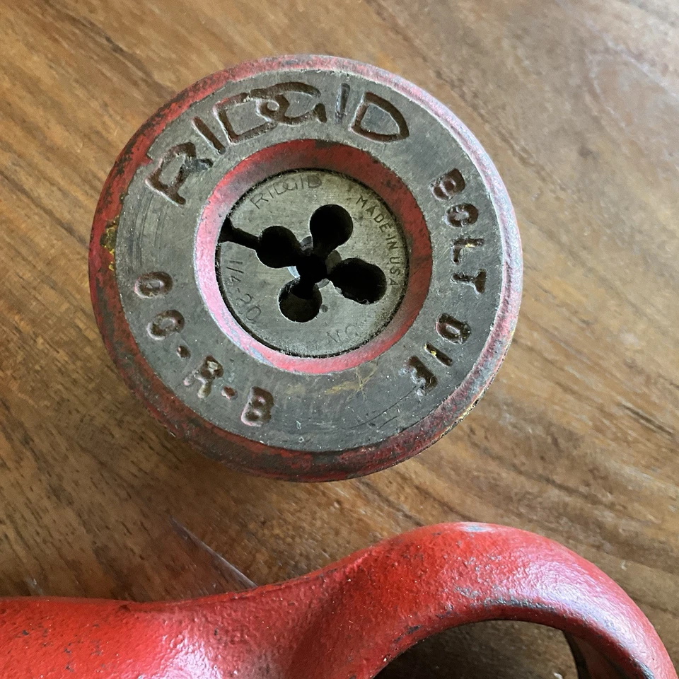 Ridgid 00-R Ratchet Pipe Threader Die Set  1/8”-3/4” 6 Dies Handle & Die Holder - Image 3 of 4