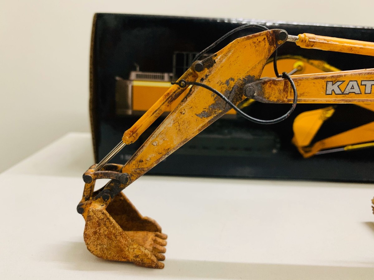 KATO HD820 ミニカー HDB820-7 REGZAM Kato HD820-7 Regzam Hydraulic Excavator Muddy Edition 1:50
