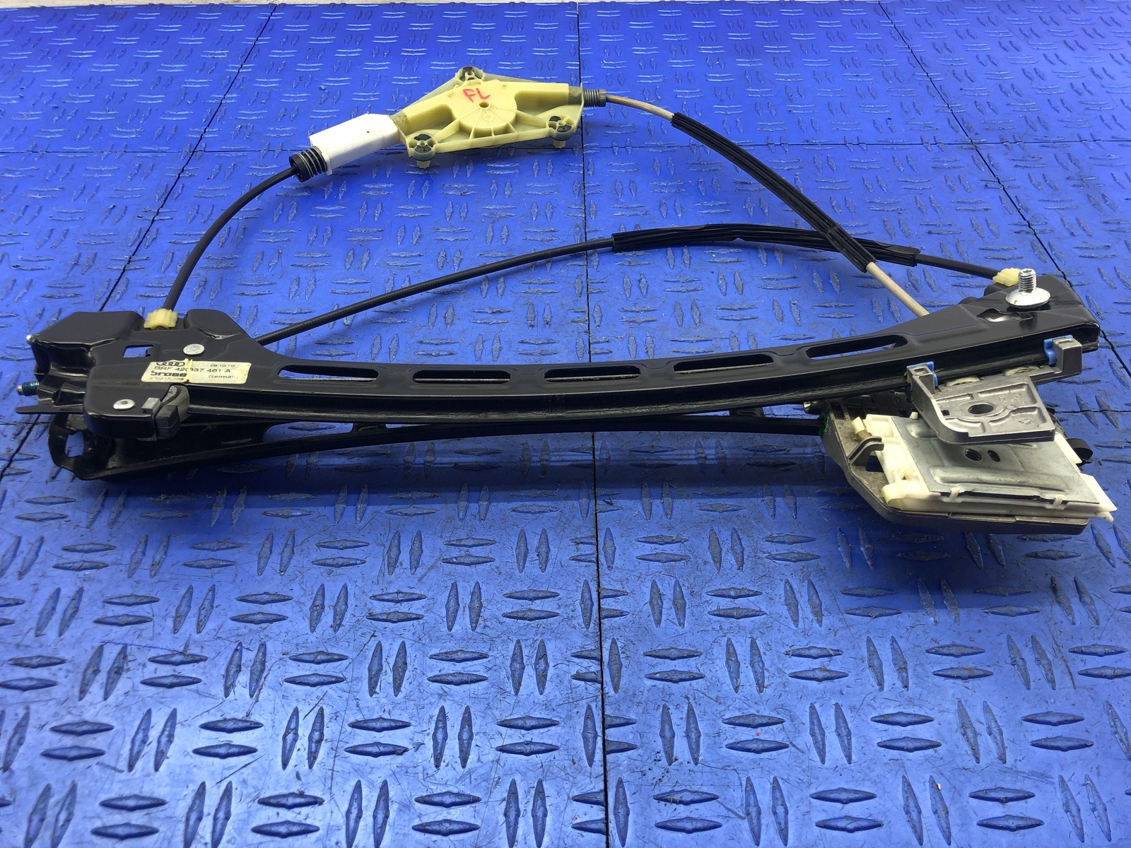 2011-2015 AUDI R8 CONVERTIBLE FRONT LEFT WINDOW GLASS REGULATOR 420837462A OEM