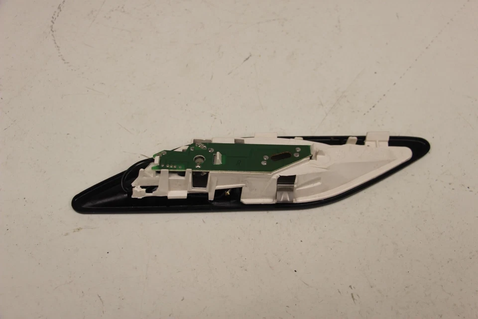 Luz de lectura de techo interior trasero derecho OEM BMW E39 M5 525 530 96-03 Foto 4 de 4