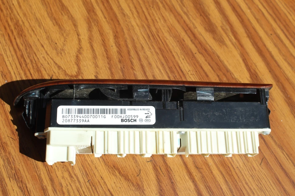 10-14 Chevy Tahoe GMC Yukon Passenger Side Door Window Lock Switch 20877339AA - Image 2 of 4