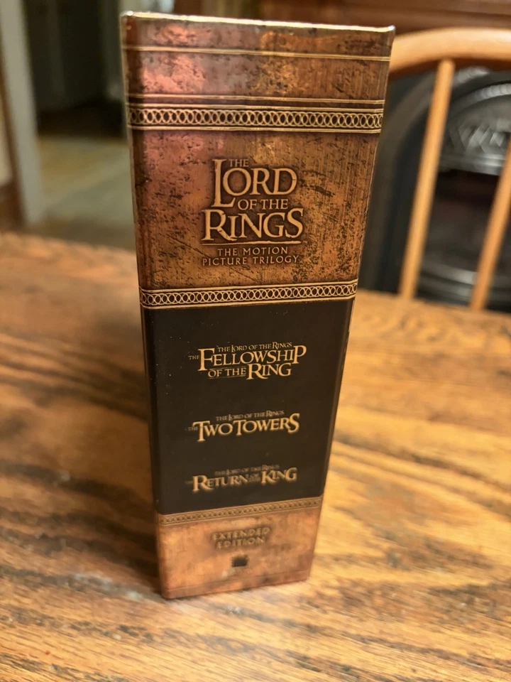 The Lord of the Rings: Extended Edition Trilogy Box Set Blu-Ray 15 Discs CLEAN - Image 2 of 4