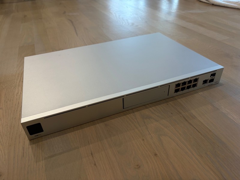Ubiquiti UniFi Networks UDM-PRO 8-Port Dream Machine Pro Security Gateway 
