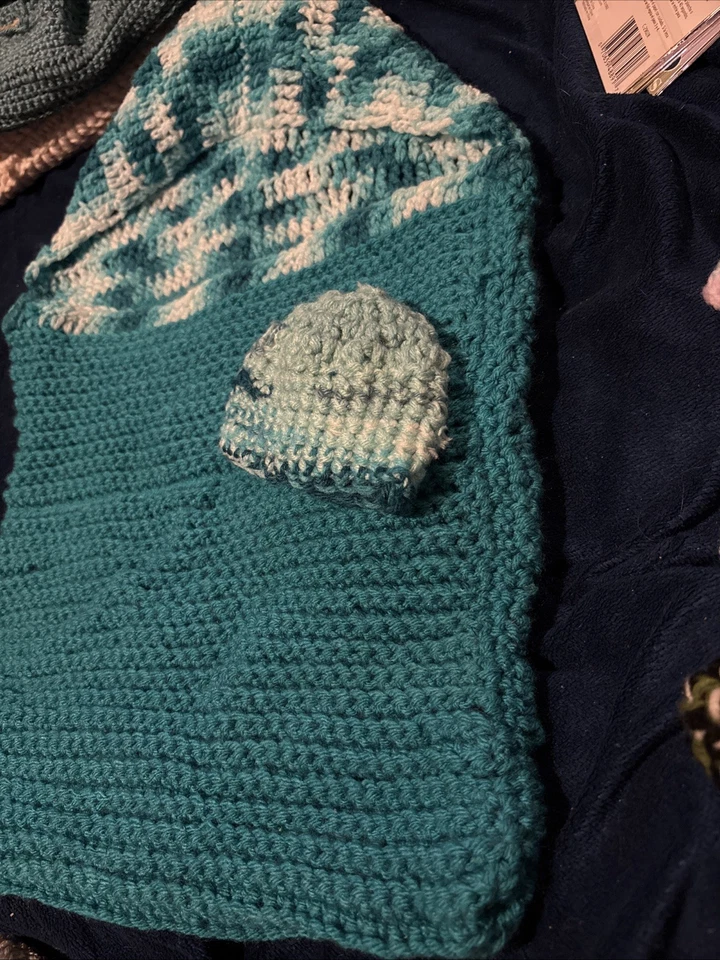 HOODED BABY BUNTING WITH BUTTONS Handmade 0-9 MONTHS CROCHET Includes Free Hat - Image 2 of 4