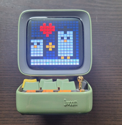 Divoom DitooPro Retro Pixel Art Tragbarer Bluetooth Lautsprecher Gaming Musikbox