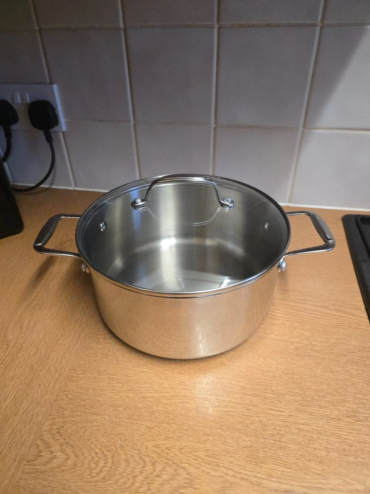 stainless steel stock pot / Dutch oven with glass lid