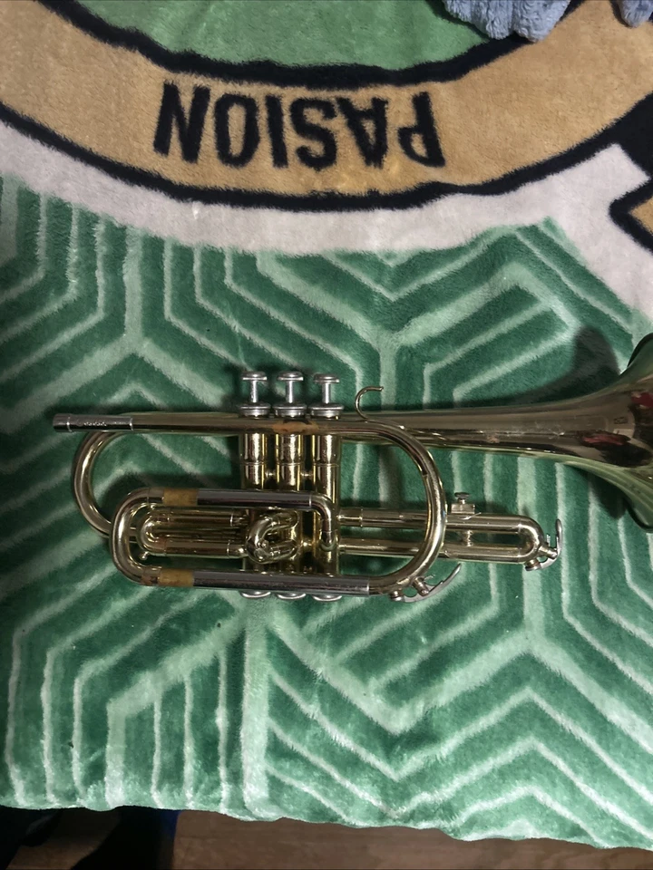 Trompeta Corneta Yamaha YCR 231 con Boquilla (SIN Estuche) Foto 2 de 4
