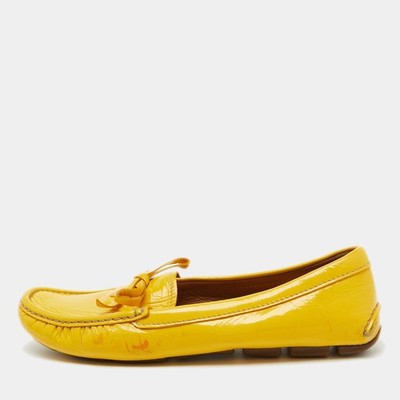 PRADA イエロー ミュール ローヒール Prada Mustard Yellow Patent Leather Bow Slip On Loafers Size 37.5