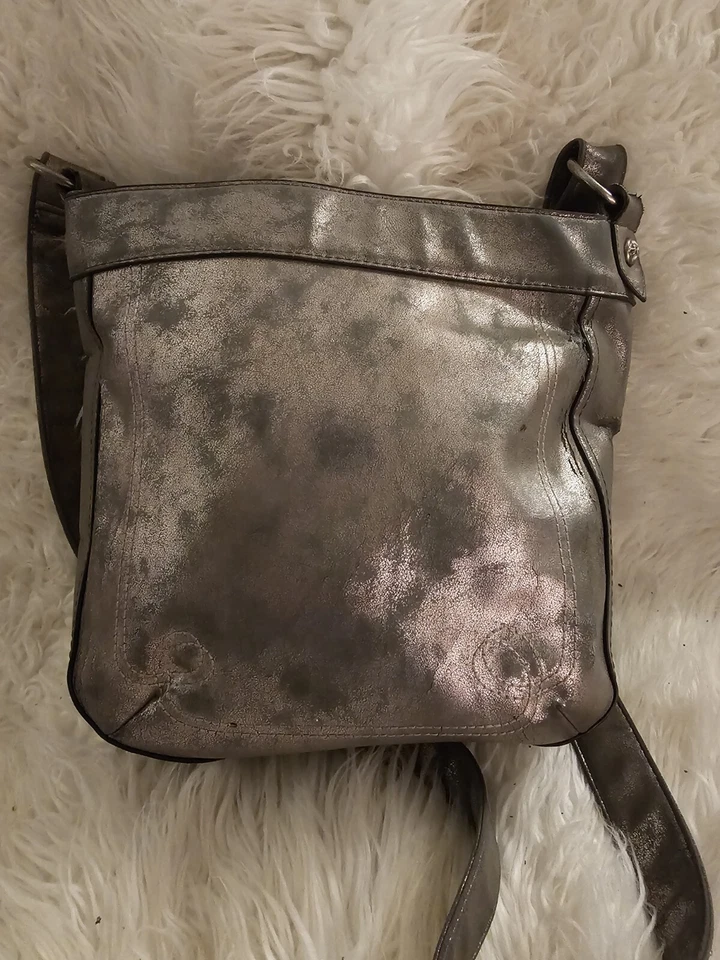 Bandolera Miss Me Gris con Lentejuelas Plateadas Correa de Hombro Ajustable Foto 3 de 4