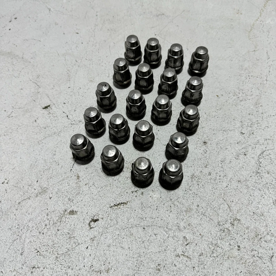 Chevrolet Sonic 2012-2020 tuerca de rueda con conjunto de tapa 20 piezas OEM Foto 3 de 4