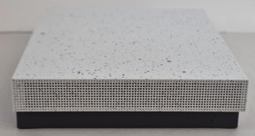 Xbox One w Power Cable and 1 Controller/3 Games (B0176G)