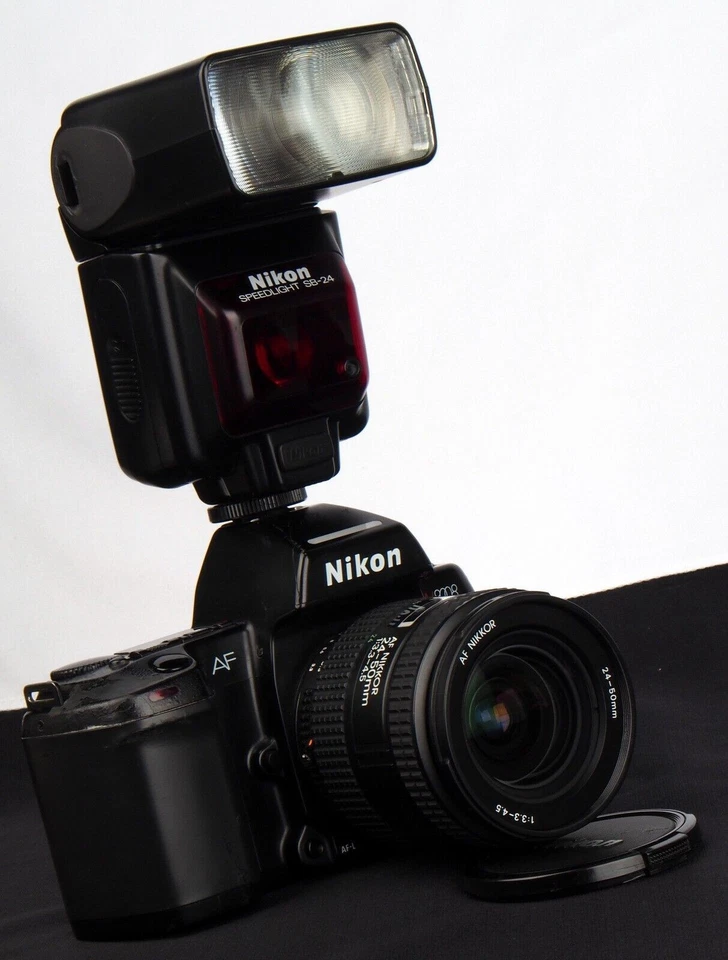 VG Nikon N8008 AF 35mm Film SLR c/w Nikon AF NIKKOR 24-50mm Zoom Lens &SB-24 Kit - Image 3 of 4