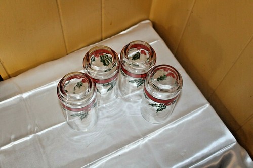 Vintage Holiday Christmas Drinking Glasses With Holly Berries Set Of 4 - Picture 5 of 6