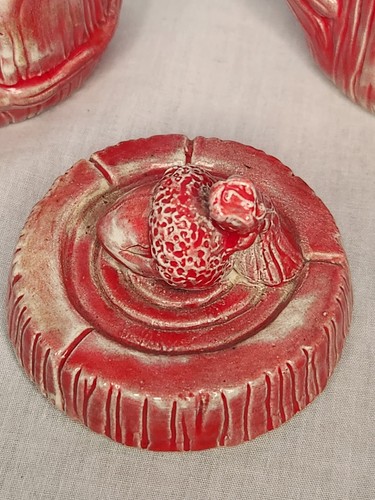 Vintage Studio Pottery Cream & Sugar Set Wood Grain Acorn Oak Leaf Red - Picture 5 of 11