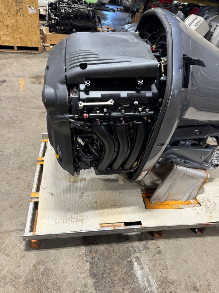 2013 Yamaha 300 hp F300 4-Stroke 30