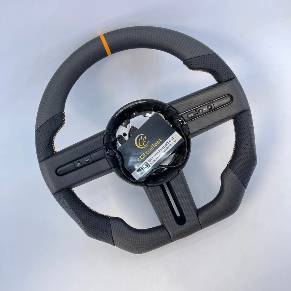 Volante de fibra de carbono real para Ford Mustang 2005-2009 S197 GT 2005-2012 Foto 3 de 4