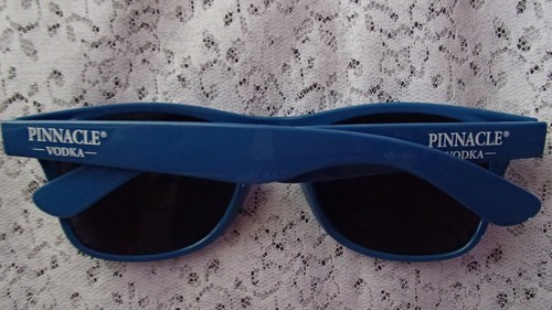 Gafas de sol PINNACLE Vodka Promo Retro UV protección ocular AZUL~BEBE RESPONSABLEMENTE - Imagen 2 de 4