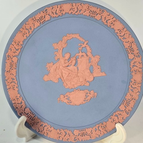 New ListingWedgwood Valentine’s Day 1987 Decorative Plate